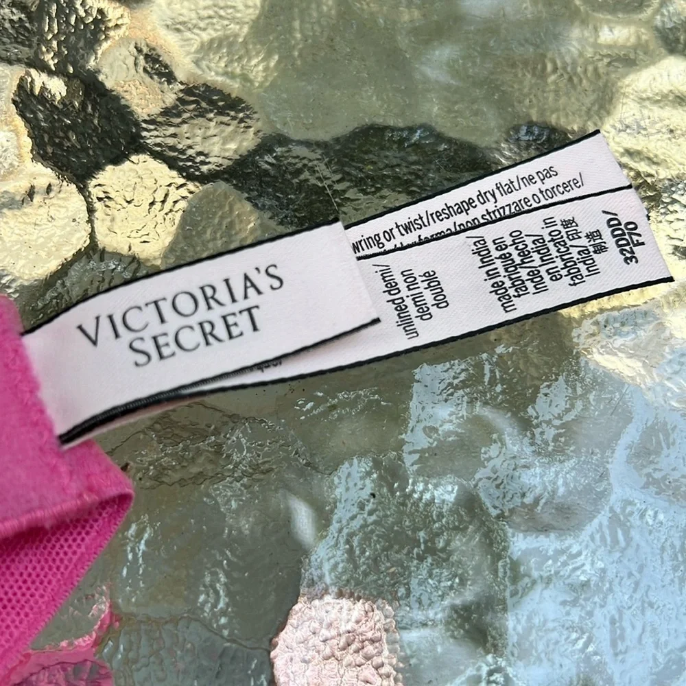 Victoria’s Secret UnLined Demi Double Lacey Bra size 32DDD NWOT